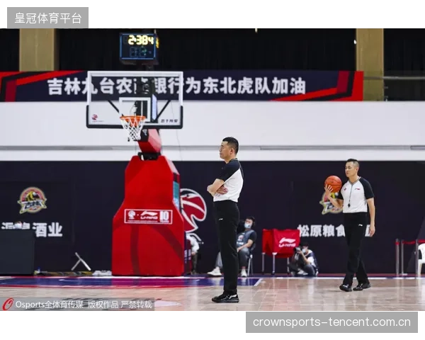 CBA球员肘击争议引发联盟纪律讨论：场上的激烈与规则的思考